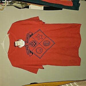 Men's NWTS Super Mario tshirt. Sz medium